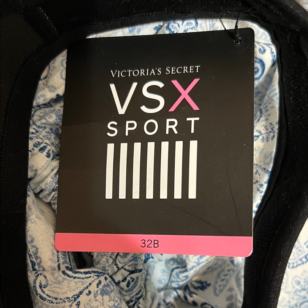 Victoria’s Secret Women's Sports Bra - Picture 2 of 4